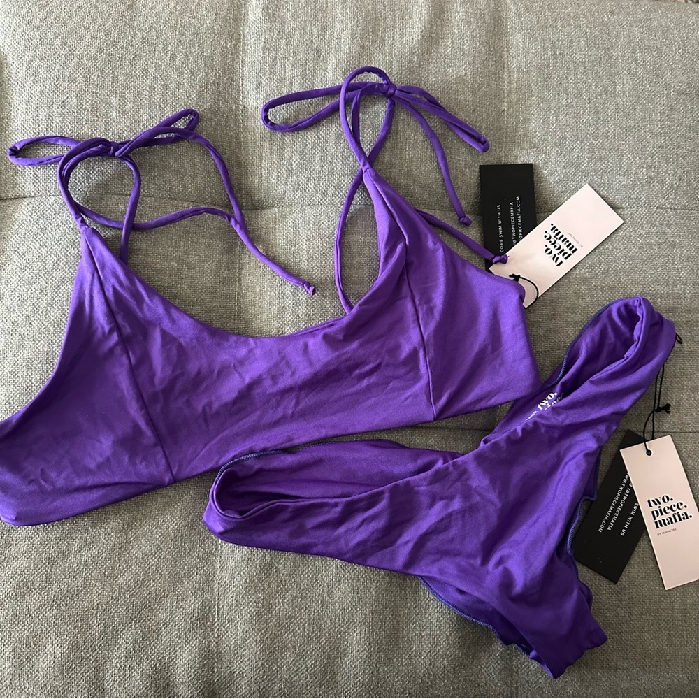 Two Piece Mafia Purple Bikini Set top size Xlarge & bottoms size
Medium NEW NWT‎